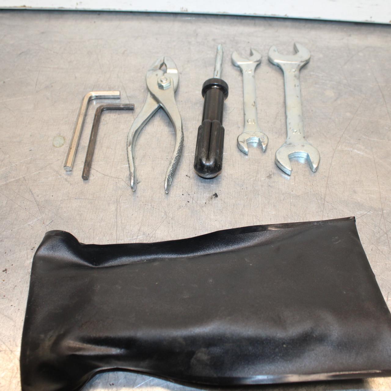 2011 Suzuki GSXR600 STOCK TOOLS OEM TOOL BAG KIT SET BB605