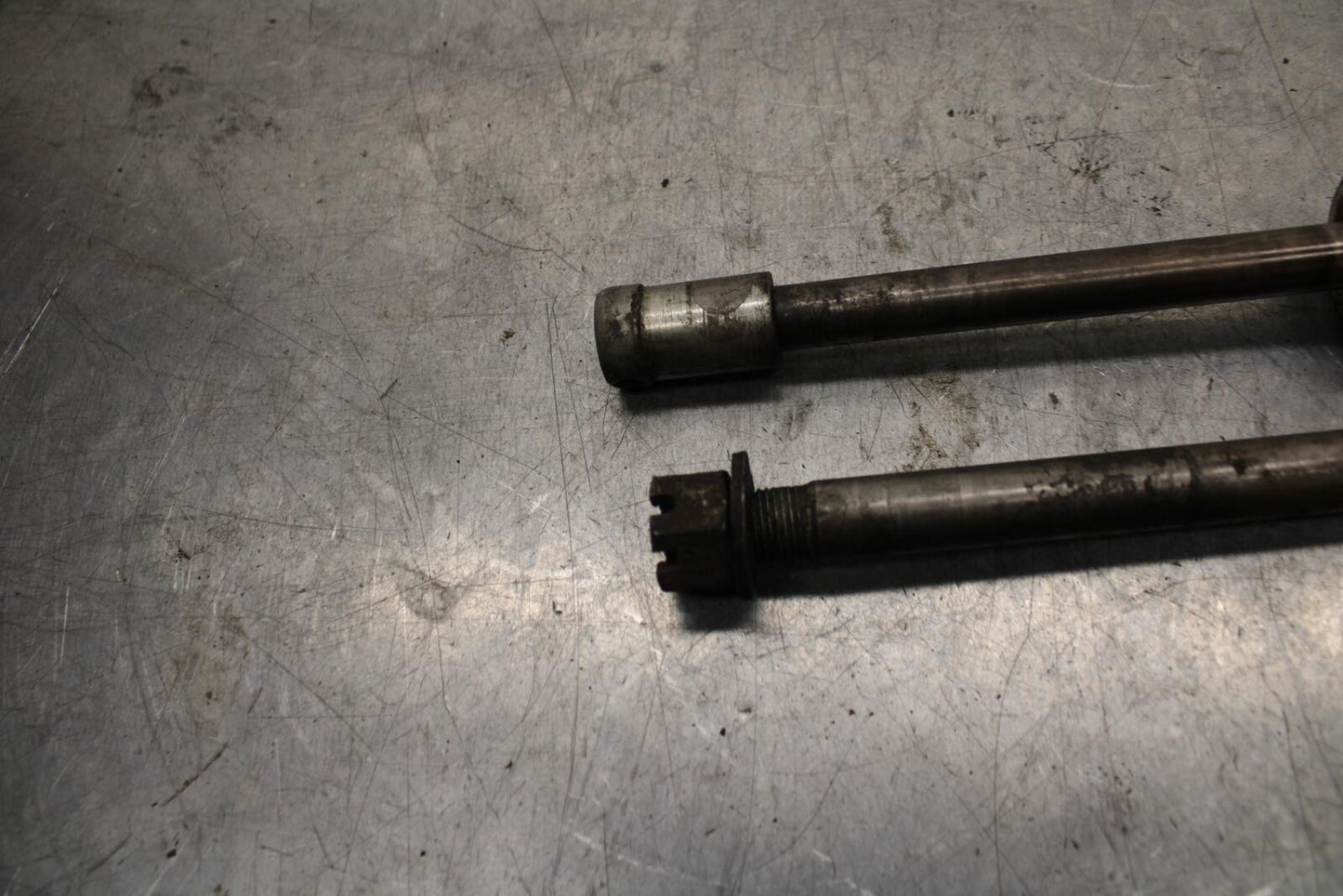 75 SUZUKI GT 550 FRONT REAR WHEEL RIM AXLE PIVOT BOLT BB72