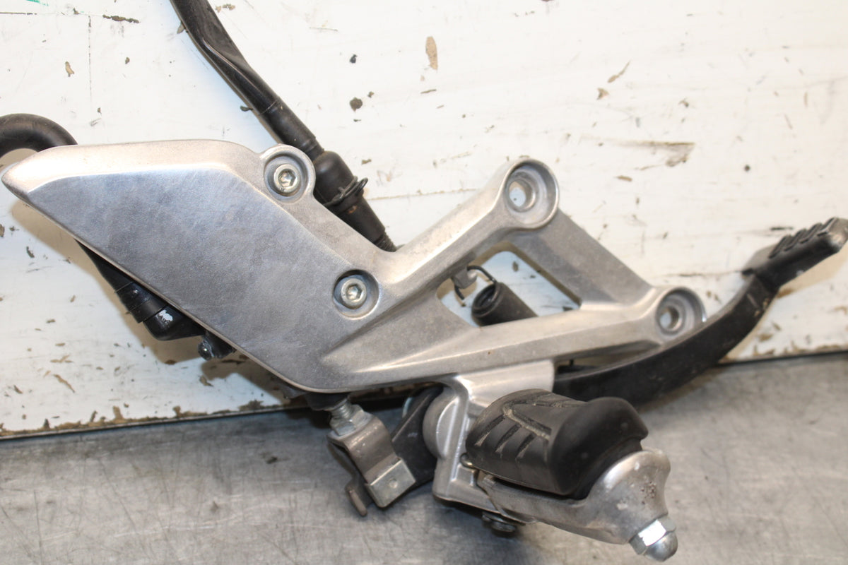 15-16 HONDA CB300F RIGHT REARSET REAR SET DRIVER FOOT PEG REST STOP BB740