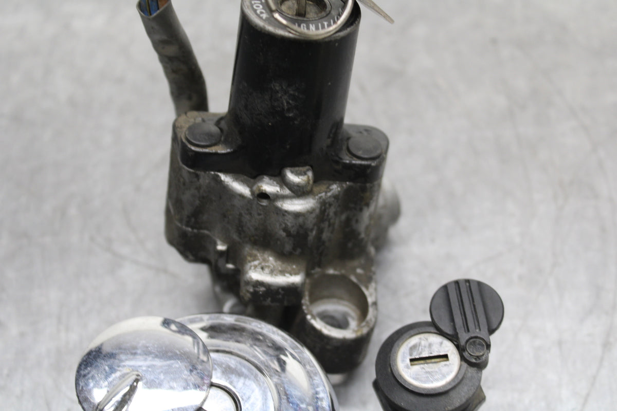 06-07 YAMAHA V STAR 1100 IGNITION LOCK KEY SET W/ GAS CAP AND SEAT LOCK BB124
