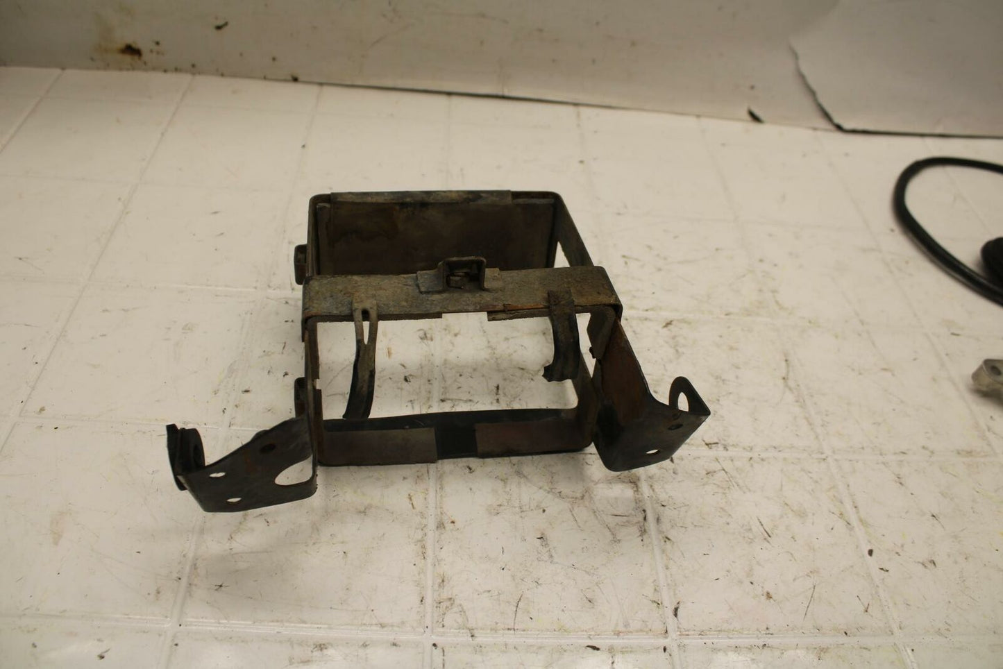 88-89 SUZUKI GSXR750J BB24 REAR BACK TAIL UNDERTAIL BATTERY TRAY PLASTIC BB15
