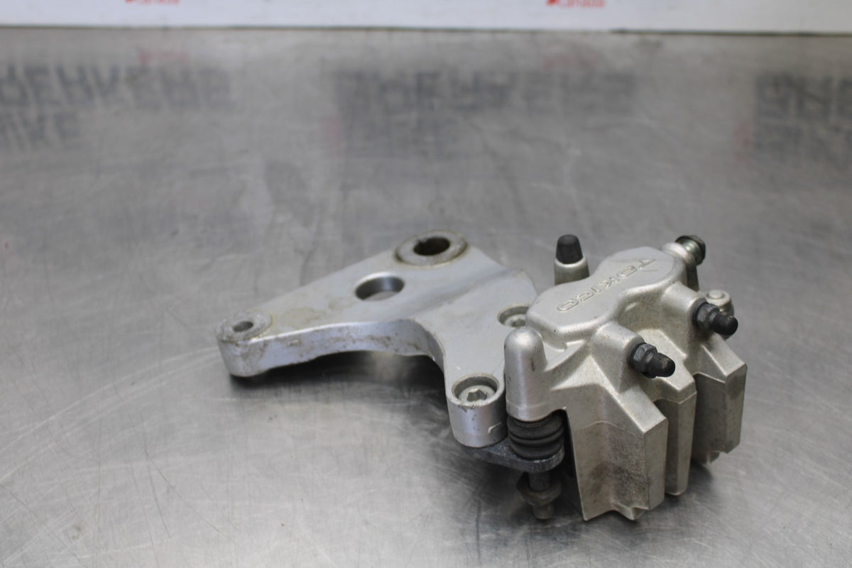 03 KAWASAKI VULCAN 1600 REAR BACK BRAKE CALIPER W MOUNT BRACKET BB865