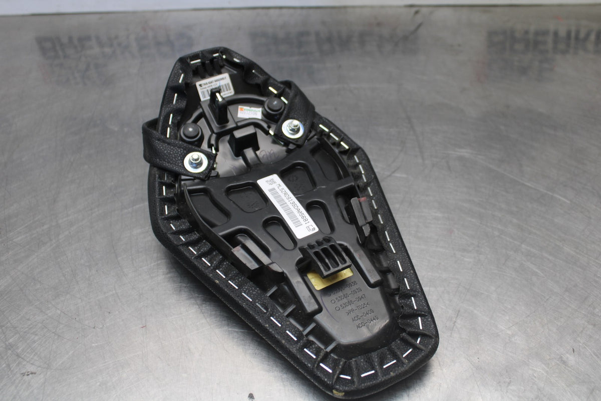 25 KAWASAKI Z900 REAR BACK PASSENGER TANDEM SEAT PAD SADDLE PILLION BB928