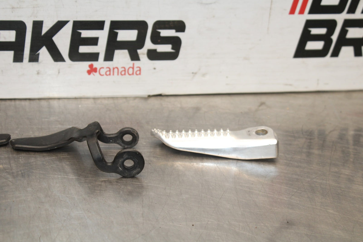 22-25 YAMAHA YZF R7 REAR BACK PASSENGER PEG SET PAIR BB940