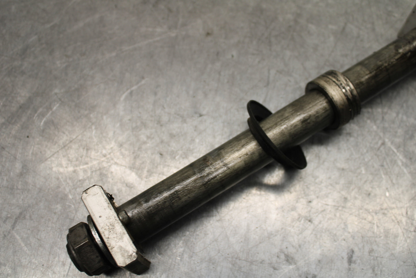 07-08 YAMAHA YZF R1 REAR AXLE BACK WHEEL RIM PIVOT BOLT AXEL BB724