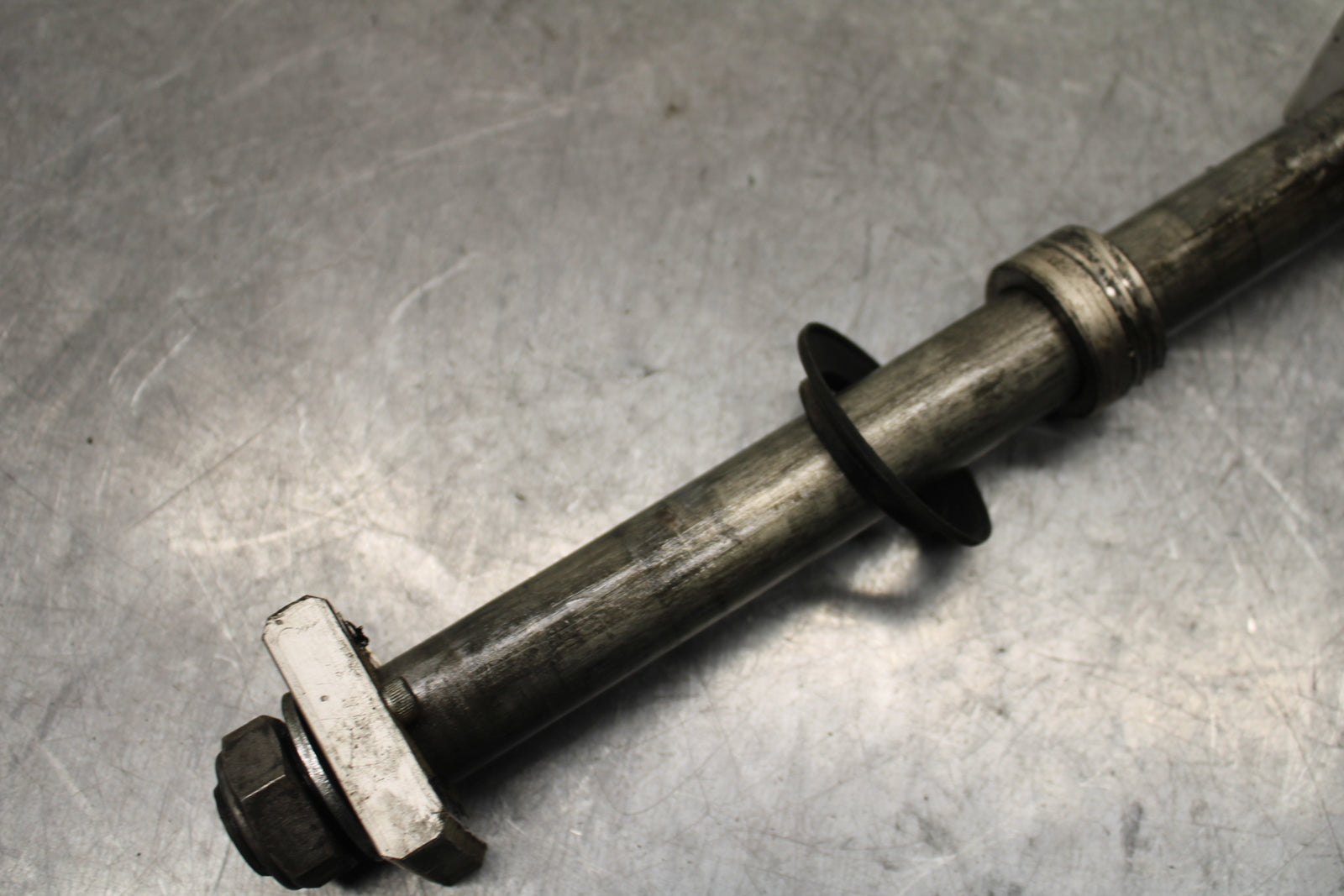 07-08 YAMAHA YZF R1 REAR AXLE BACK WHEEL RIM PIVOT BOLT AXEL BB724