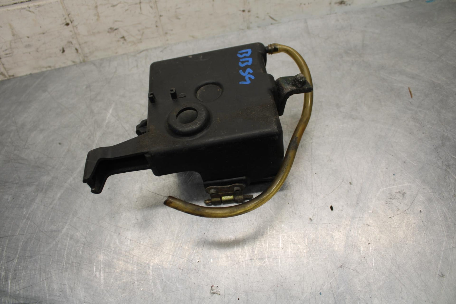 85-88 HONDA NS400R NC19 NSR400 NS400RG BATTERY BOX CLAMP STRAP BB32
