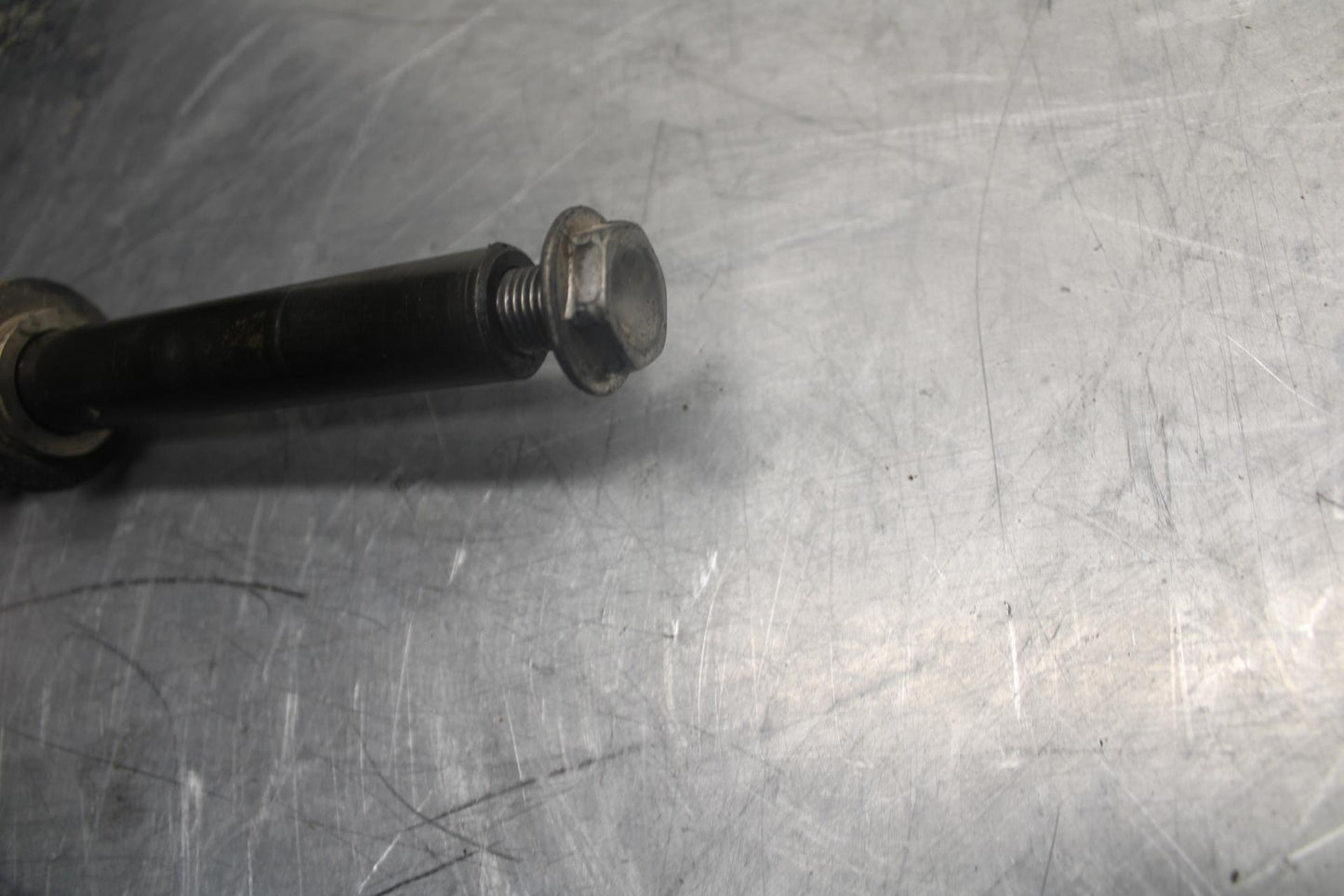 05 YAMAHA YZF R6S FRONT WHEEL RIM AXLE PIVOT BOLT BB462