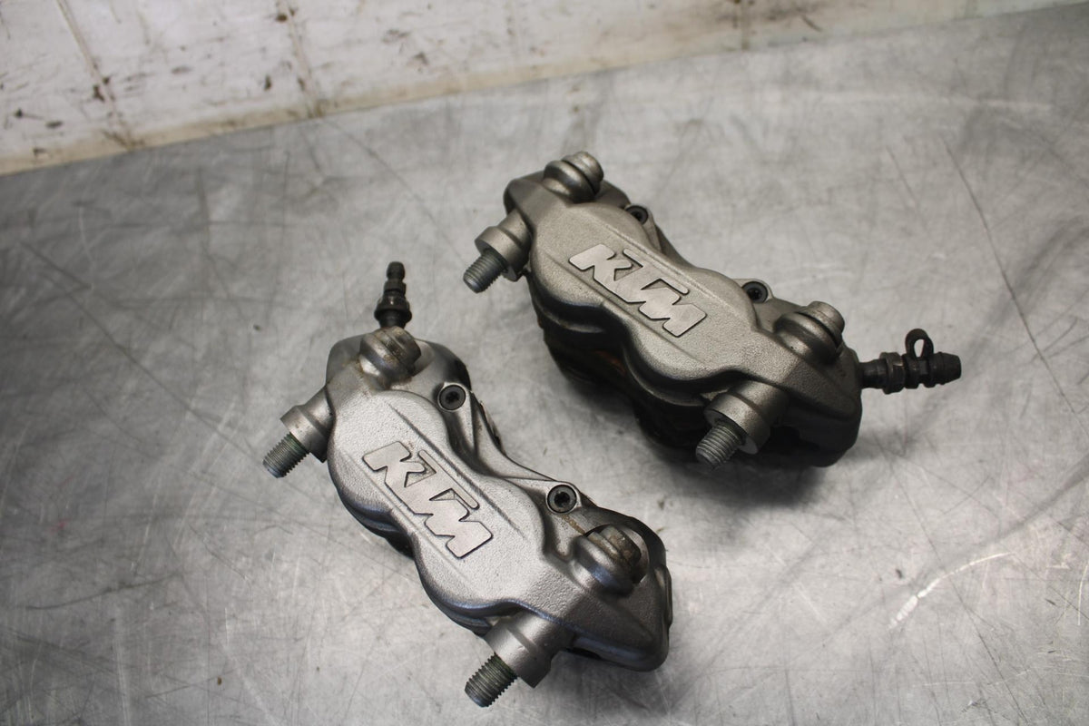 22 KTM 890 ADVENTURE   RIGHT LEFT FRONT BRAKE CALIPER SET PAIR CALIPERS BB514