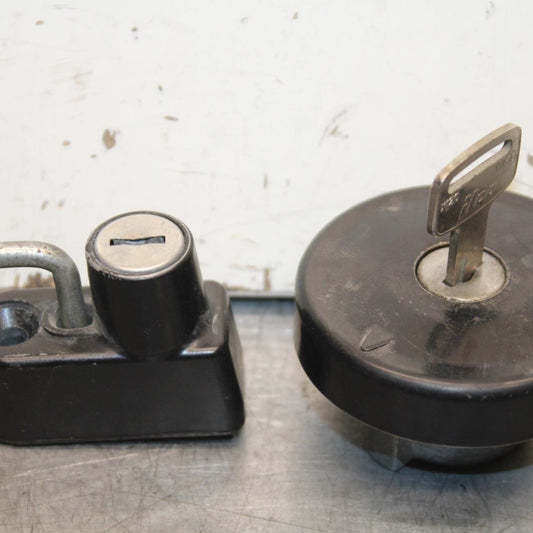 1998 Yamaha Vmax 1200 VMX1200  GAS CAP AND SEAT LOCK BB620