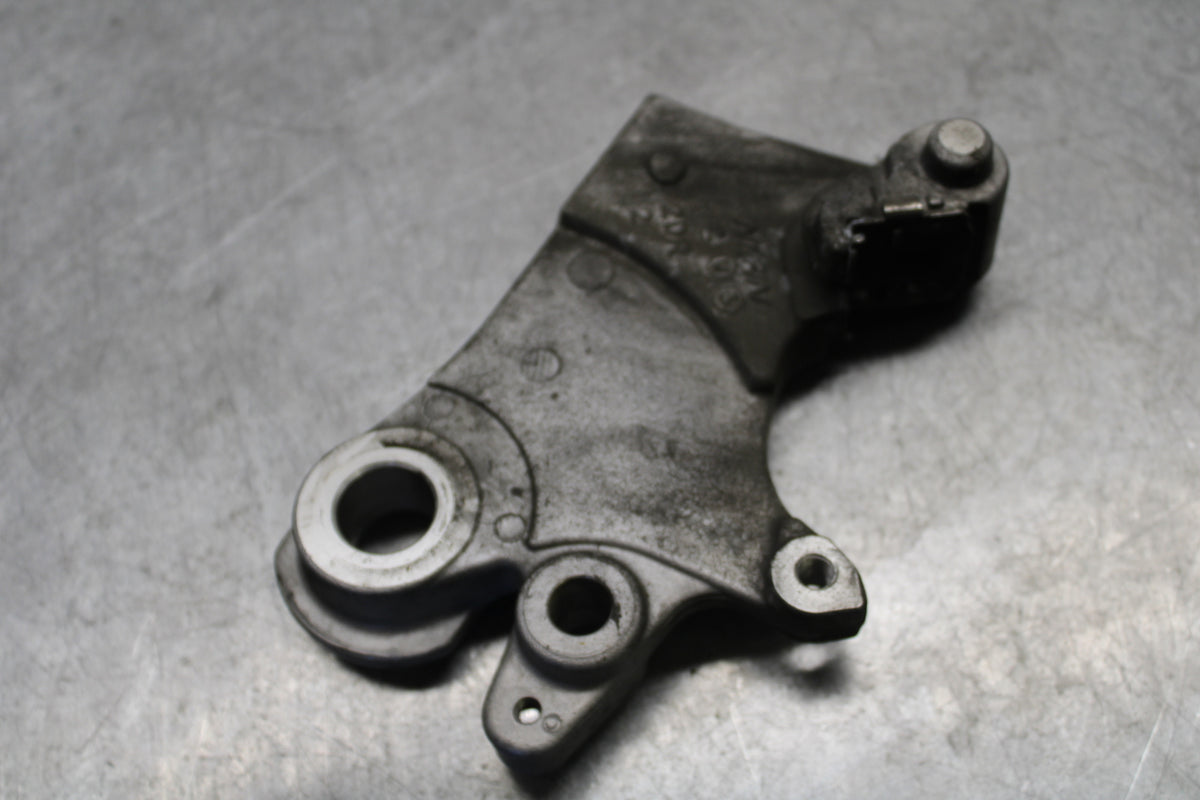 18-24 YAMAHA MT-07 REAR BRAKE CALIPER HANGER BACK MOUNTING BRACKET BB662