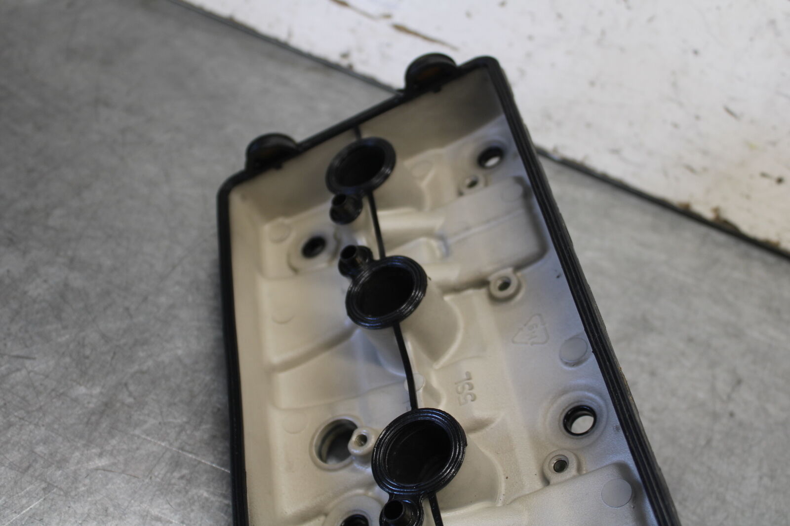 08-09 YAMAHA YZF R6S VALVE COVER  BB690