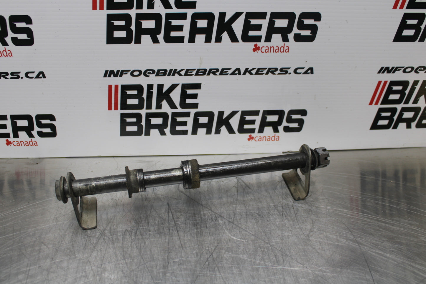 03 SUZUKI SV650S REAR AXLE BACK WHEEL RIM PIVOT BOLT AXEL BB167