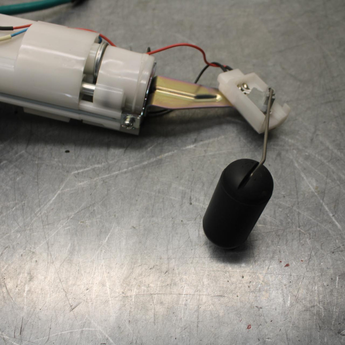 21 KAWASAKI NINJA ZX6R FUEL PUMP GAS PETROL SENDER UNIT 49040-0779 BB647