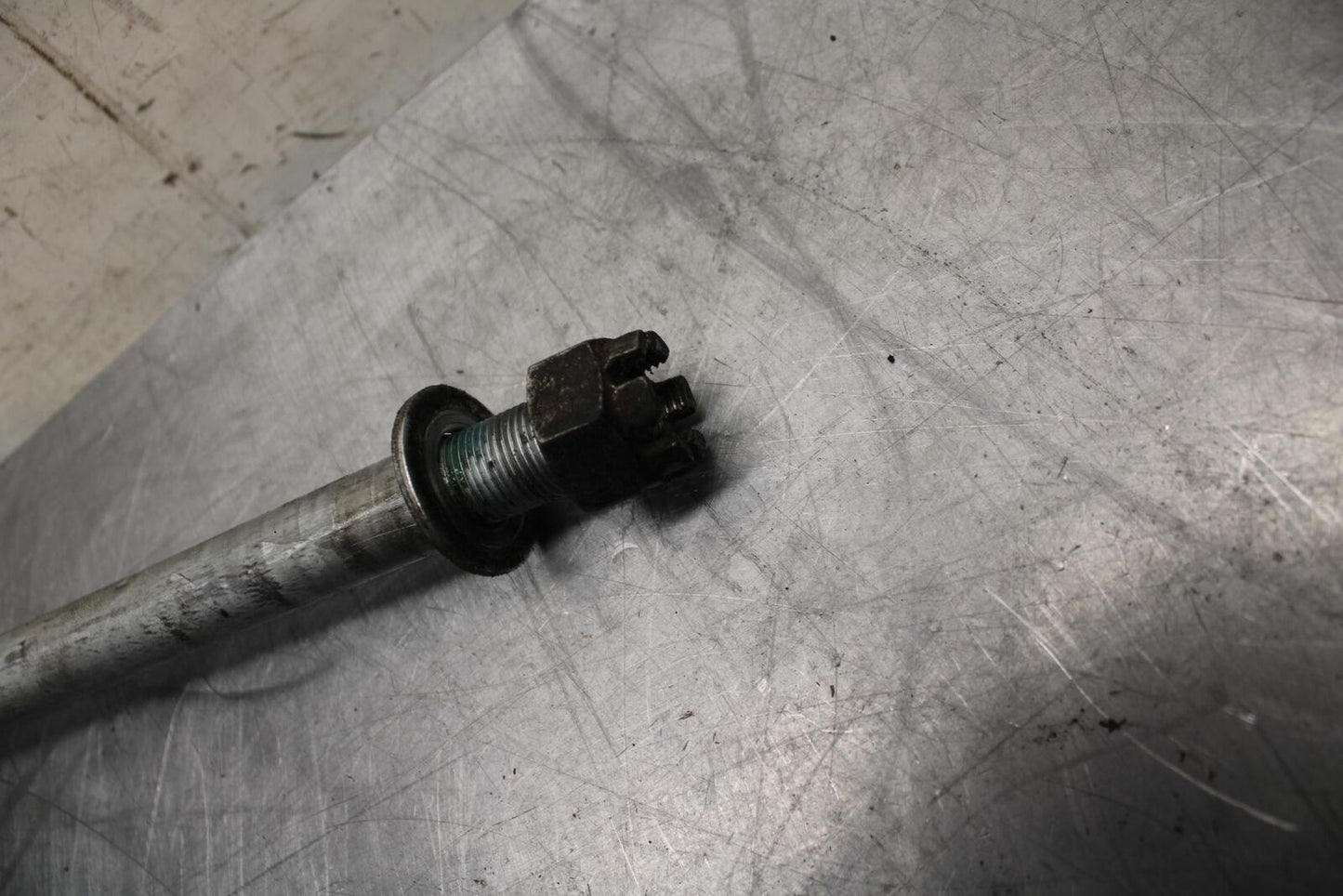 11-14 KAWASAKI VERSYS 650 LE 650C REAR AXLE WHEEL RIM PIVOT BOLT AXEL BB498