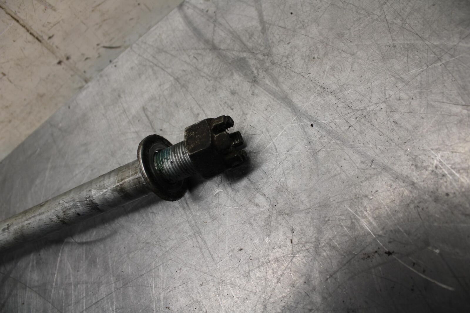 11-14 KAWASAKI VERSYS 650 LE 650C REAR AXLE WHEEL RIM PIVOT BOLT AXEL BB498