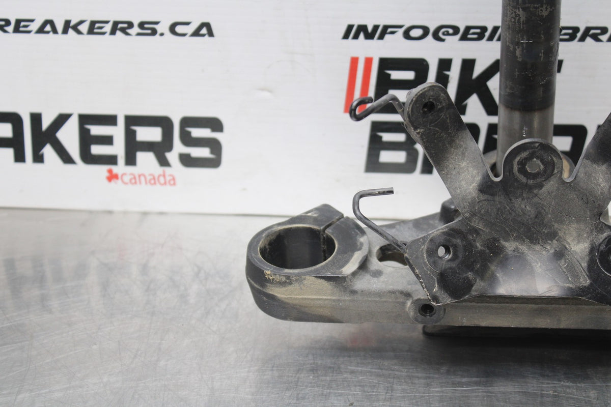 15 SUZUKI BOULEVARD C50 FRONT FORKS CLAMP LOWER TRIPLE TREE STEM BB775