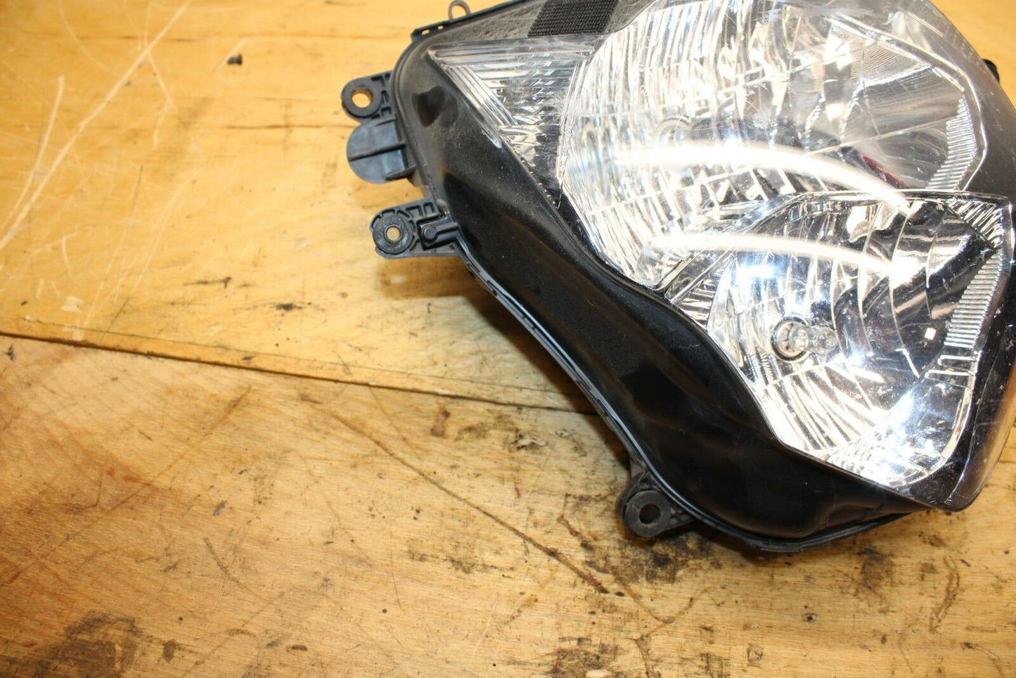 11-21 SUZUKI GSXR750 FRONT HEADLIGHT HEAD LIGHT LAMP BB320