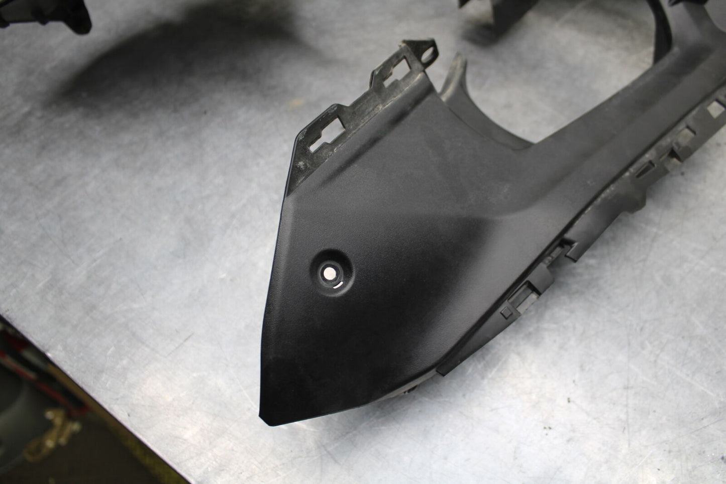 18-24 KAWASAKI NINJA 650 FRONT CENTER GAUGE COWL FAIRING BB725