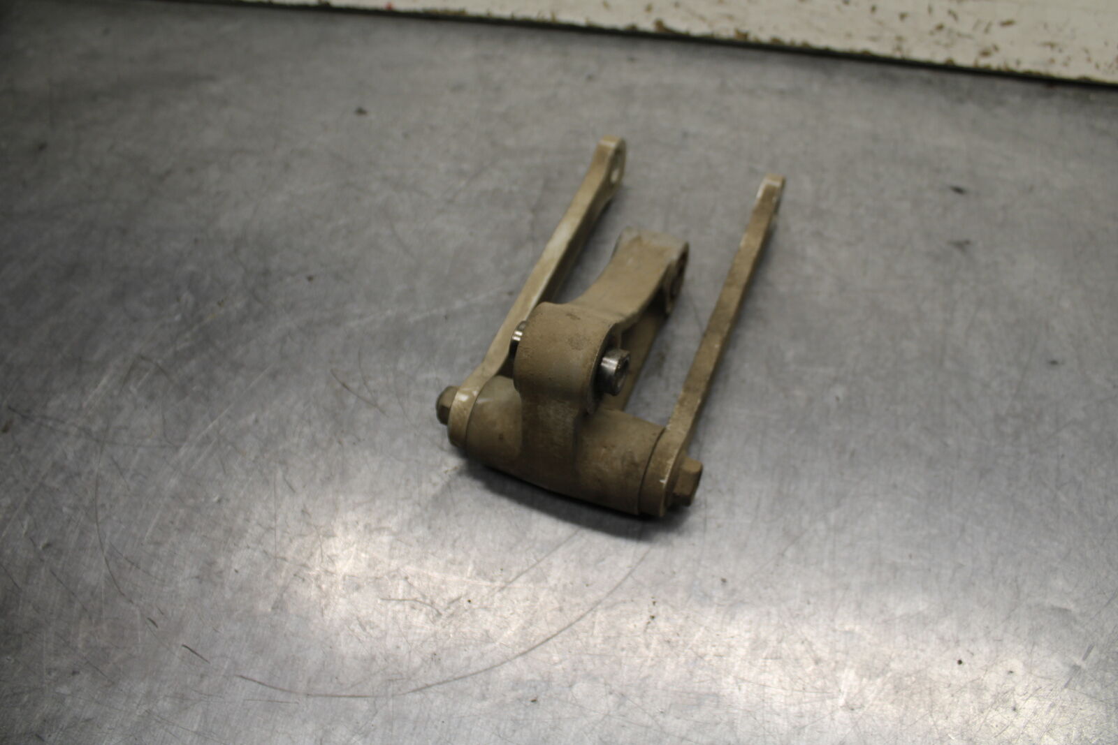 06-07 YAMAHA YZF R6 REAR DOGBONE SHOCK LINKAGE LINK BB742