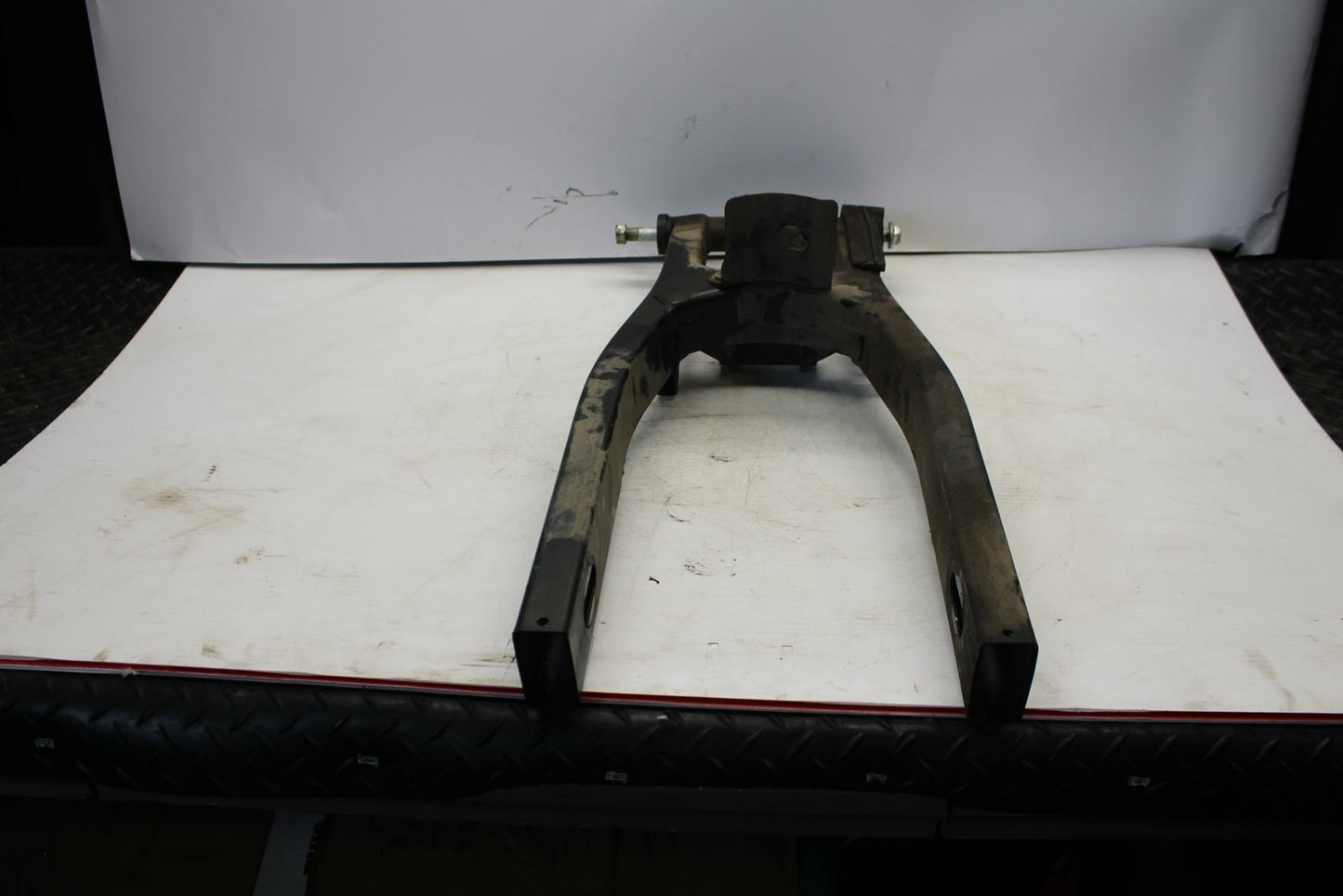 04-09 SUZUKI GS500F  SWINGARM BACK SUSPENSION SWING ARM 61000-01D10-YCH BB261
