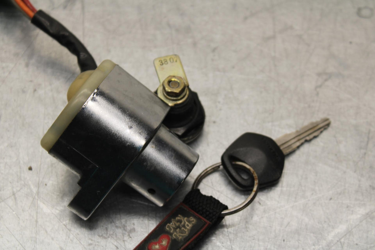 2004 Suzuki Intruder 1500 VL1500 IGNITION LOCK SET W/ GAS CAP, SEAT LOCK  BB573