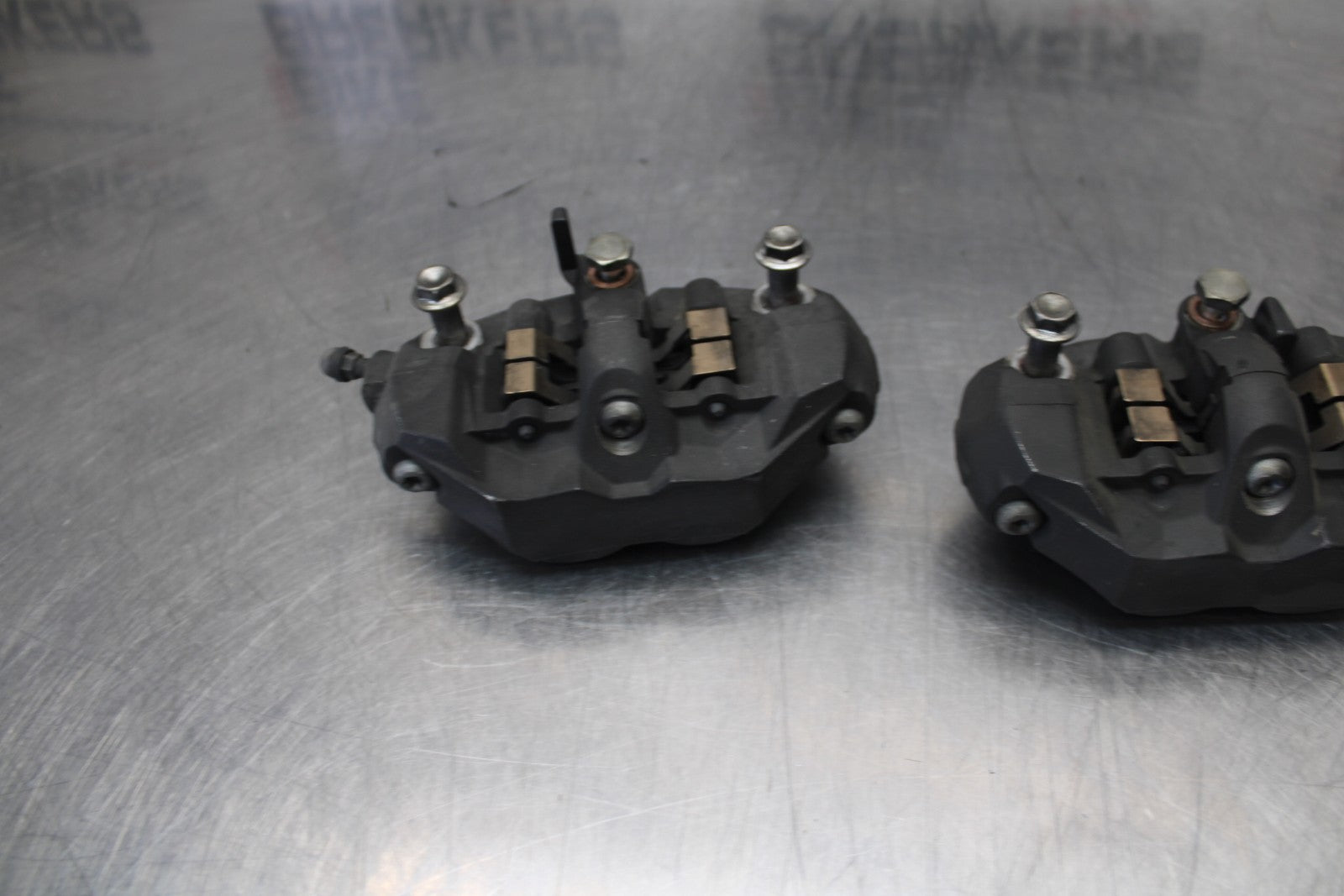07 SUZUKI GSXR1000 RIGHT LEFT FRONT BRAKE CALIPER SET PAIR CALIPERS BB770