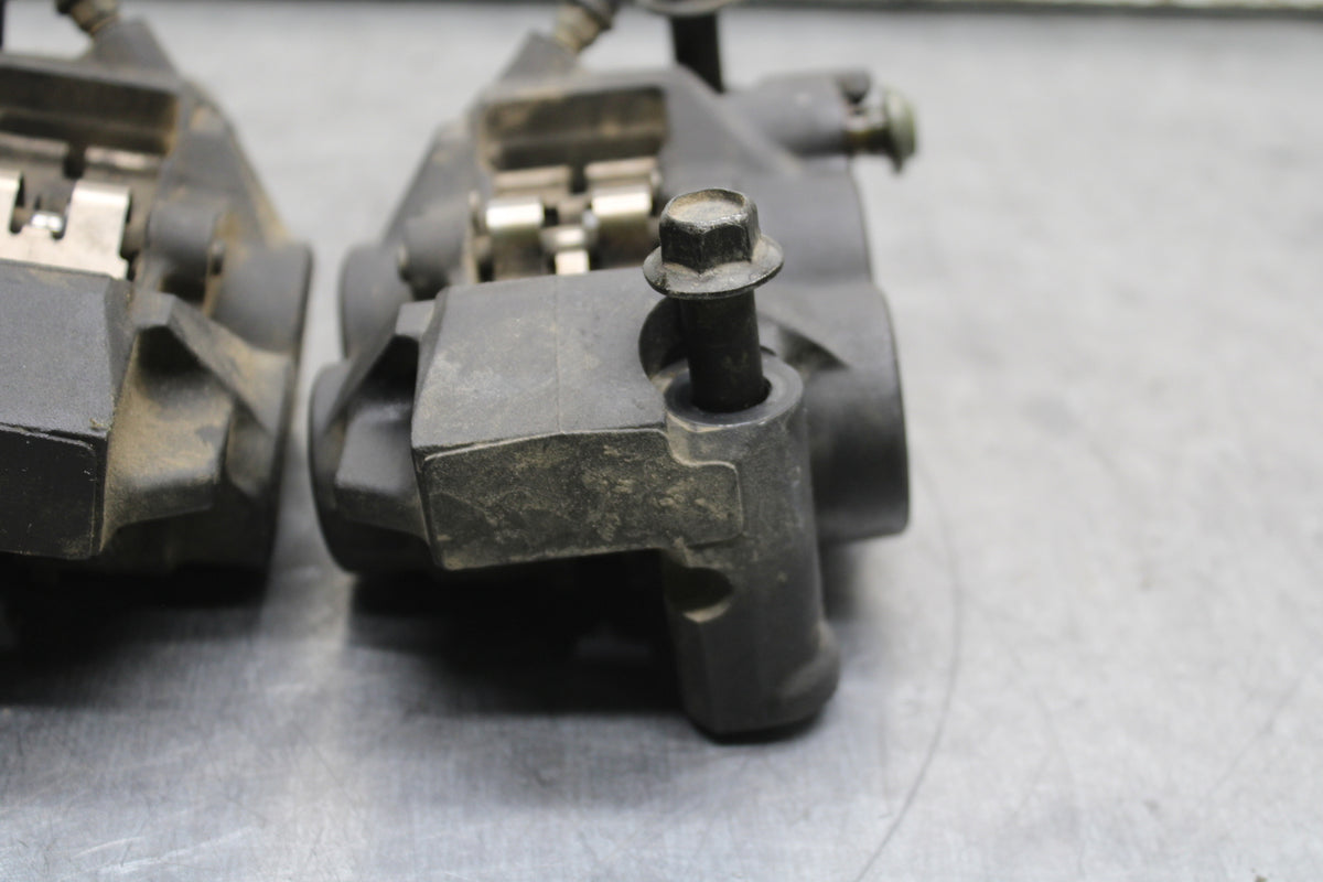 06-07 YAMAHA YZF R6 RIGHT LEFT FRONT BRAKE CALIPER SET PAIR CALIPERS BB742