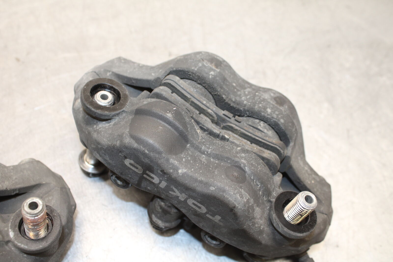 05-06 HONDA CBR600RR RIGHT LEFT FRONT BRAKE CALIPER SET PAIR CALIPERS BB727