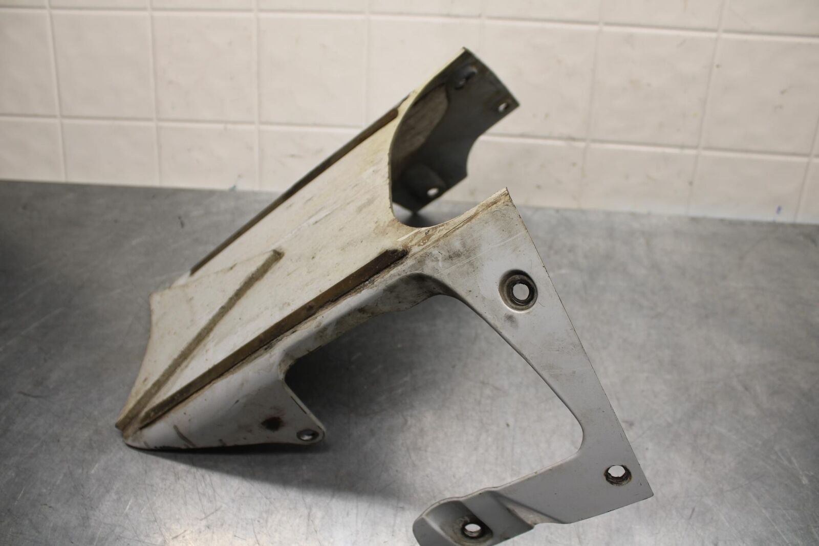 1999 Suzuki GSXR600 LOWER BOTTOM BELLY FAIRING COWL BB580