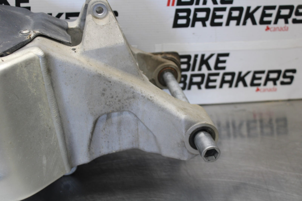 05-06 HONDA CBR600RR REAR SWINGARM BACK SUSPENSION SWING ARM BB893