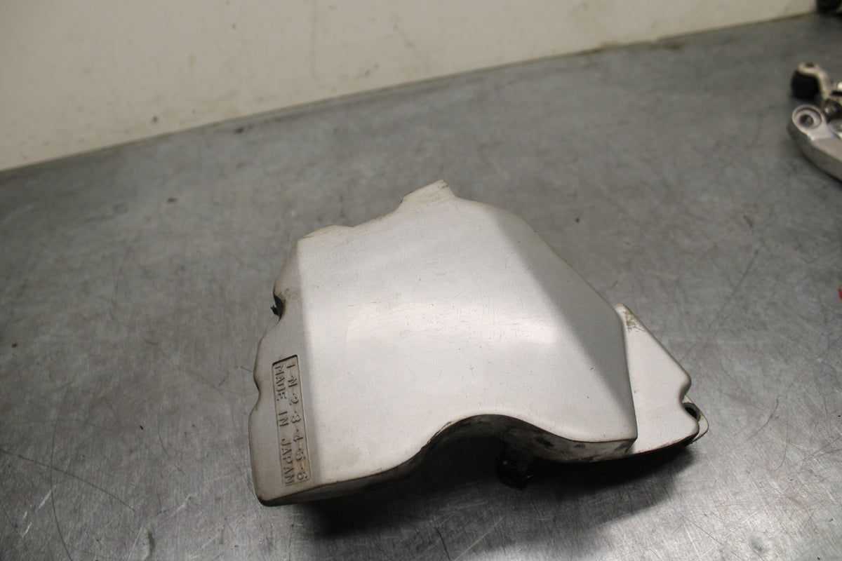 00-01 YAMAHA YZF R1 ENGINE SPROCKET COVER BB755