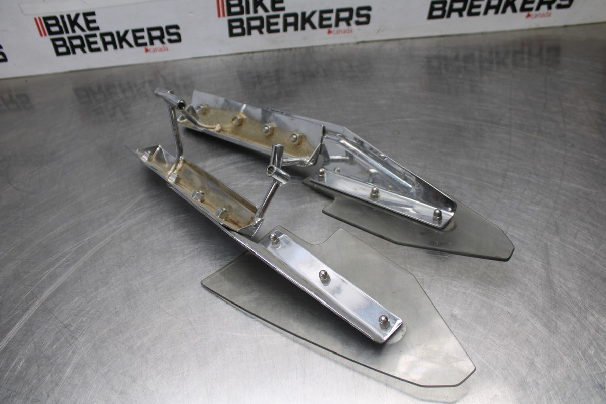 05-09 SUZUKI BOULEVARD C90 WINDSHIELD WIND SCREEN BRACKET MOUNT SET BB918