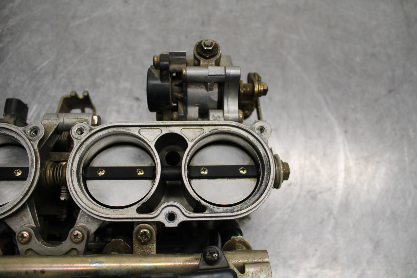 04-05 YAMAHA YZF R1 MAIN FUEL INJECTORS / THROTTLE BODIES BB131