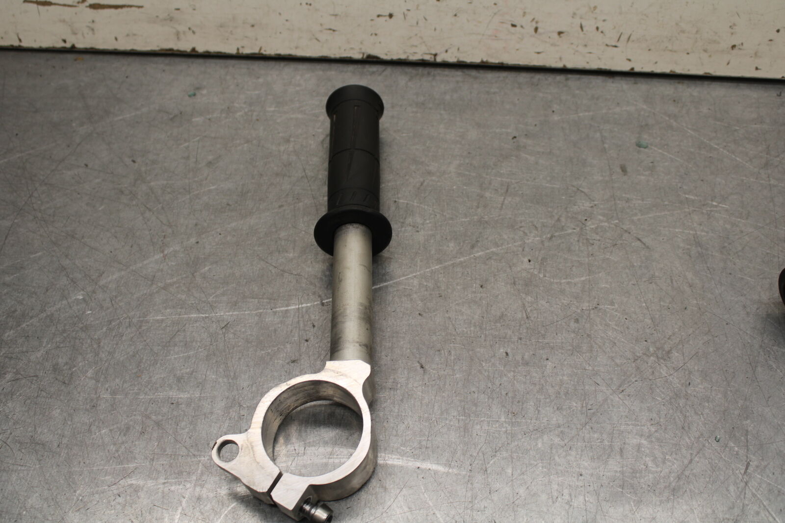 16 KAWASAKI NINJA ZX10R LEFT CLIP ON HANDLEBAR 46003-0657 BB650