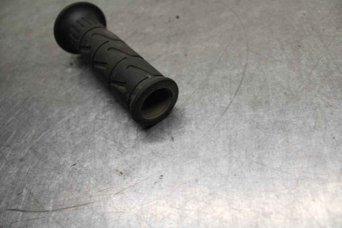 24 KAWASAKI NINJA 500 ABS RIGHT THROTTLE GRIP BB744