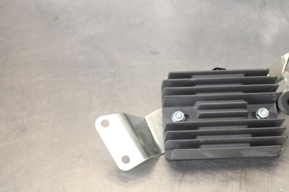 15-26 SUZUKI GSXR600 RECTIFIER VOLTAGE REGULATOR BB888