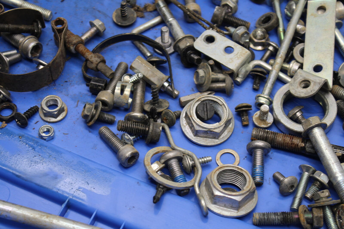 06-07 SUZUKI GSXR750 MOUNTING BOLTS HARDWARE MOTOR SCREWS BB670