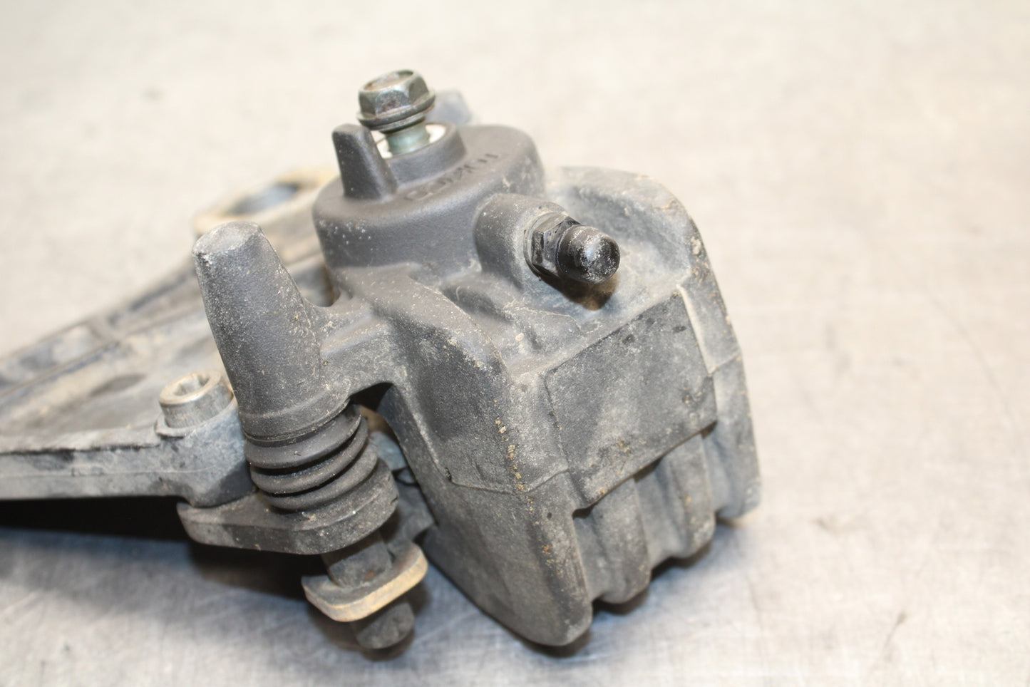 07-09 KAWASAKI VERSYS 650 REAR BACK BRAKE CALIPER W MOUNT BRACKET BB125