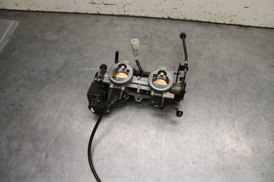 18-24 KAWASAKI NINJA 650 MAIN FUEL INJECTORS / THROTTLE BODIES BB725