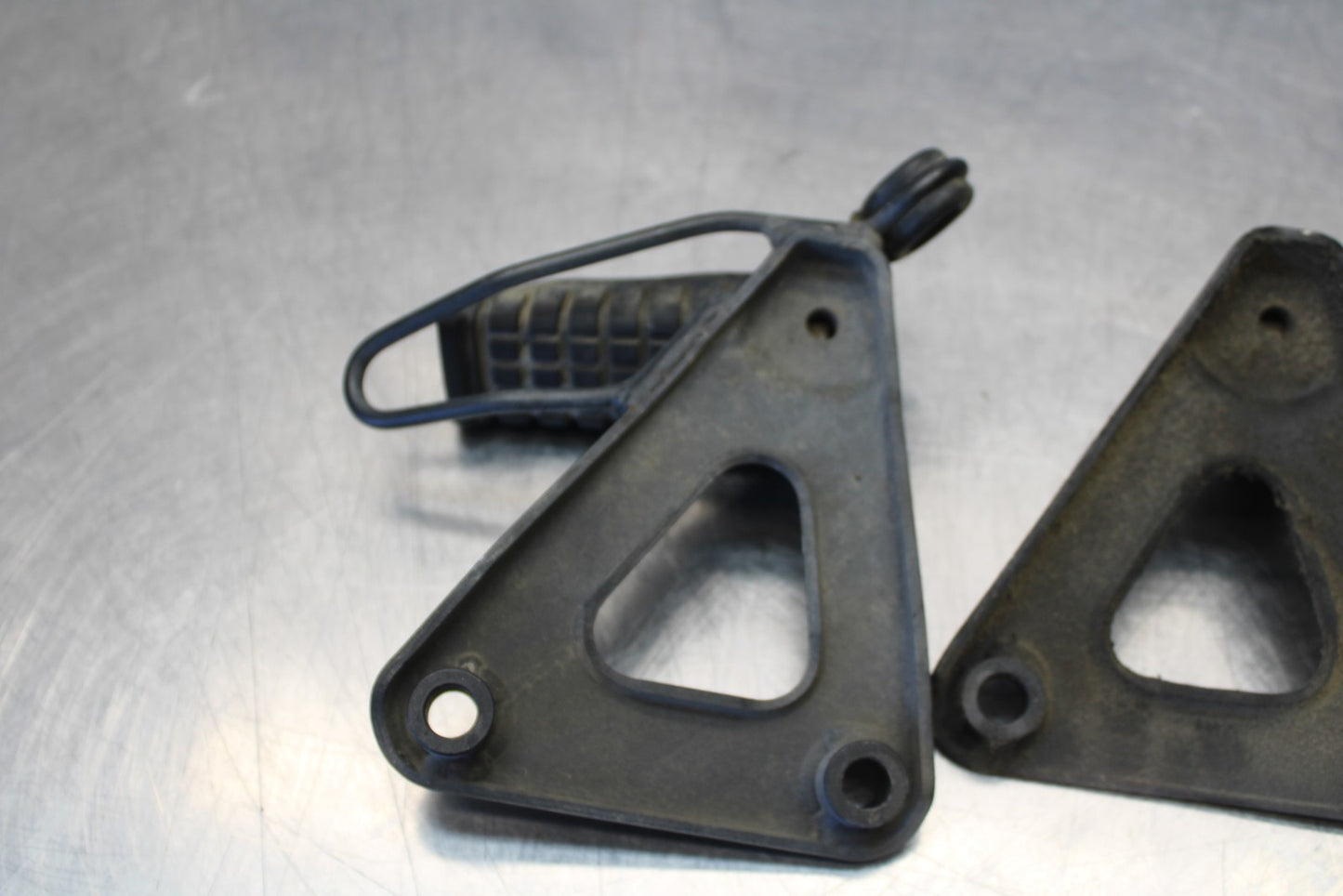 08-18 KAWASAKI KLR650 REAR BACK PASSENGER PEG SET PAIR BB183