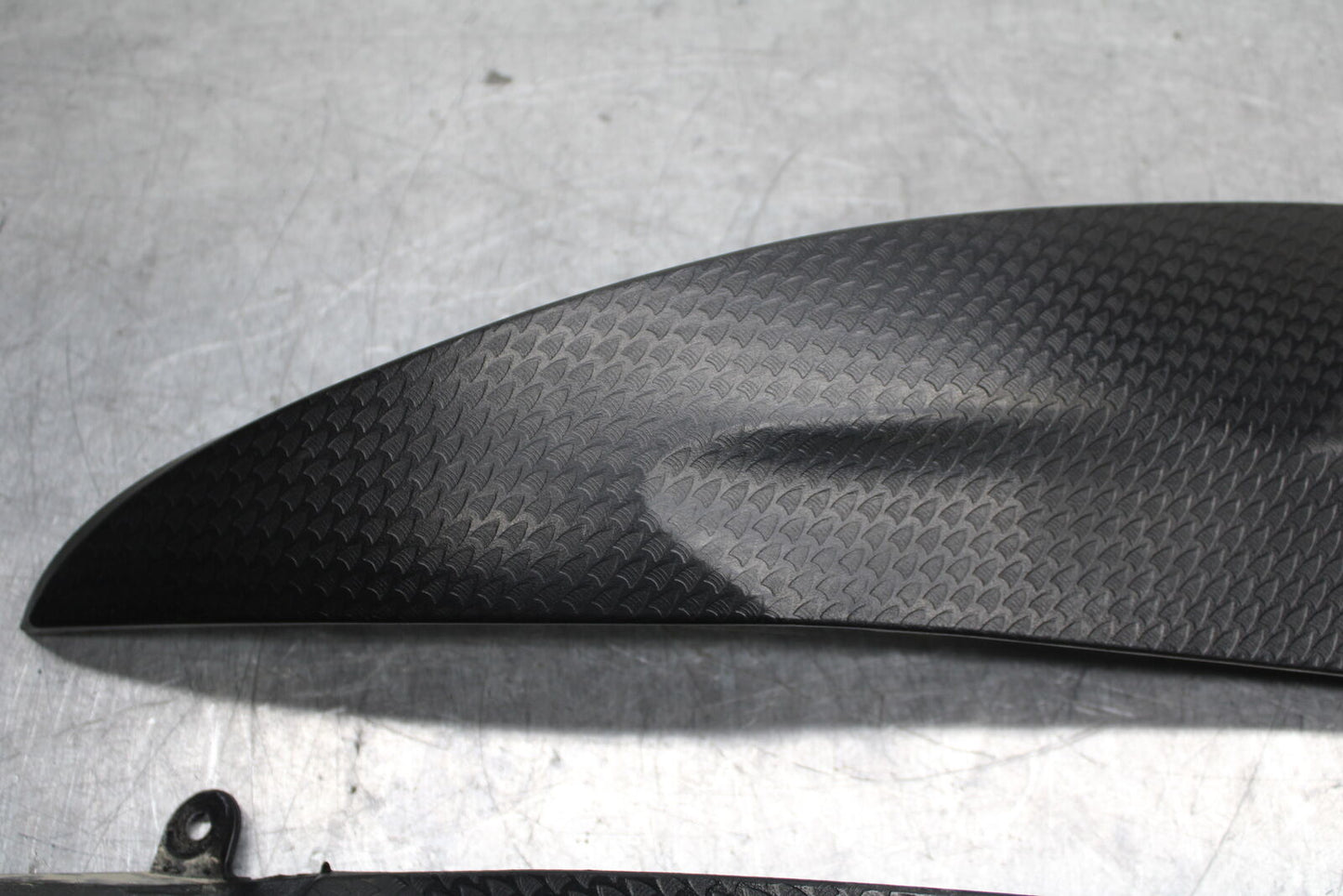 06-07 YAMAHA YZF R6 RIGHT LEFT GAS FUEL TANK PANELS COVERS TRIM SET COWLS  BB742