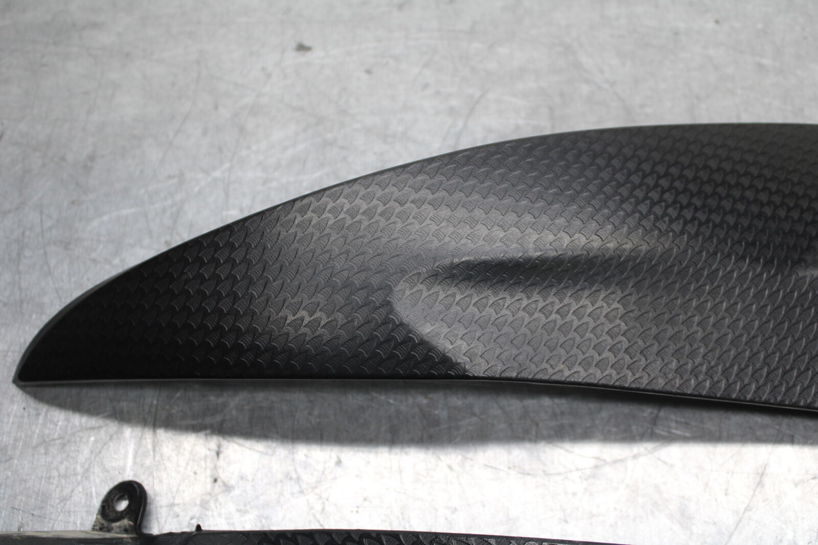 06-07 YAMAHA YZF R6 RIGHT LEFT GAS FUEL TANK PANELS COVERS TRIM SET COWLS  BB742