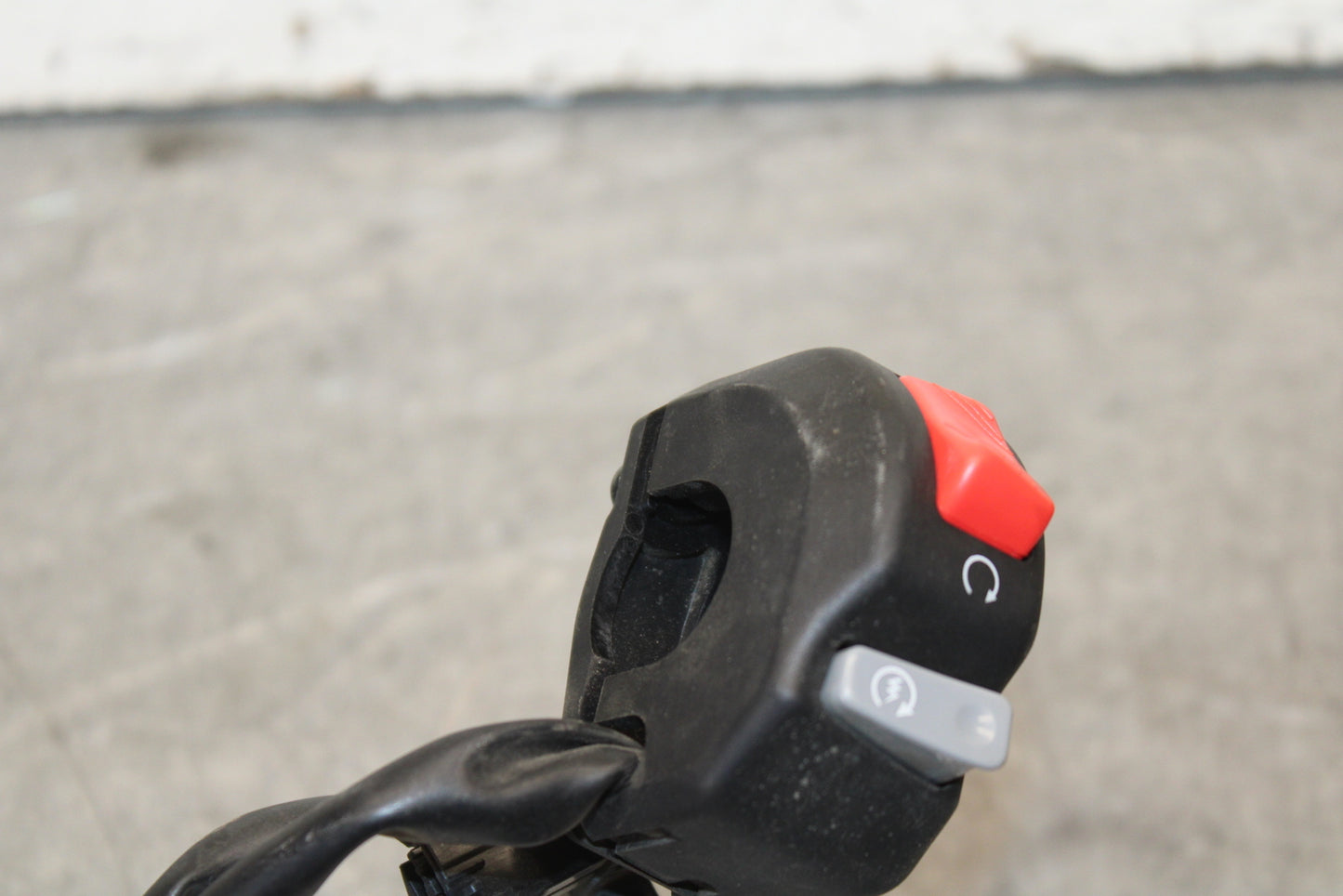 13-18 KAWASAKI NINJA ZX6R RIGHT CLIP ON HANDLE KILL OFF START SWITCHES  BB682