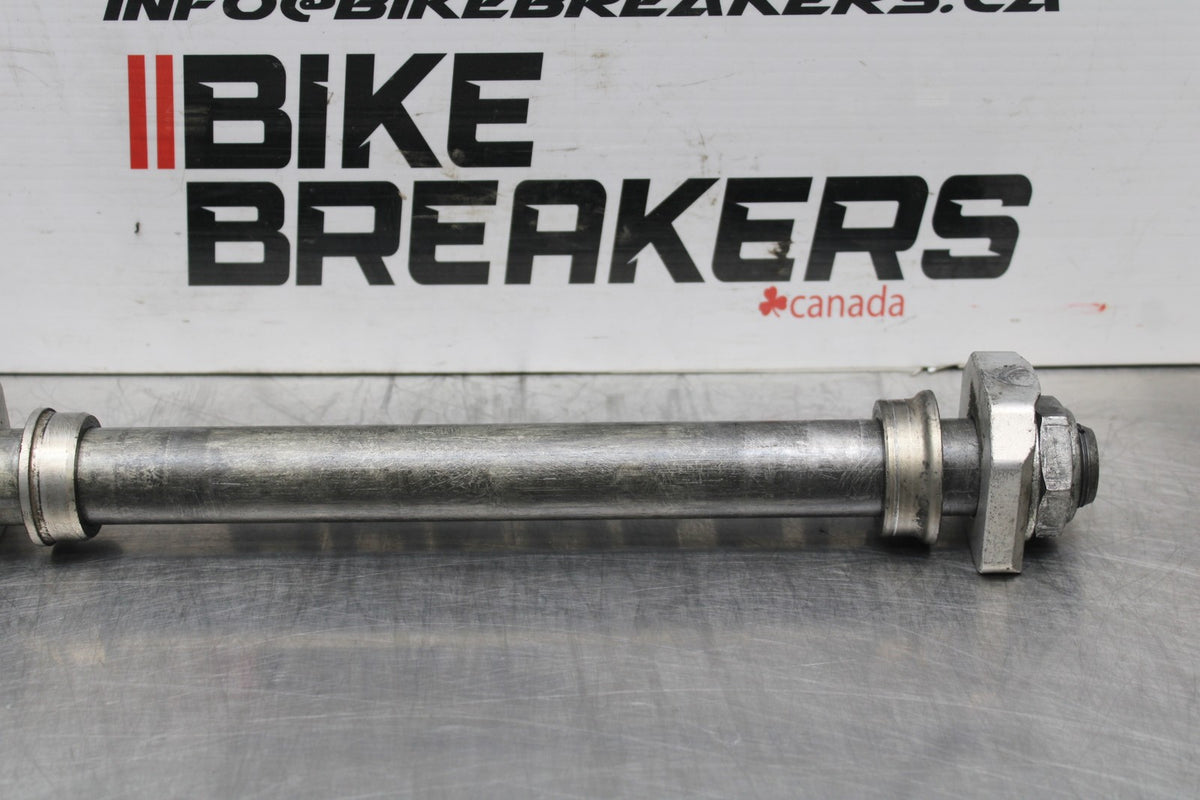 09 SUZUKI GSXR1000 REAR AXLE BACK WHEEL RIM PIVOT BOLT AXEL BB777