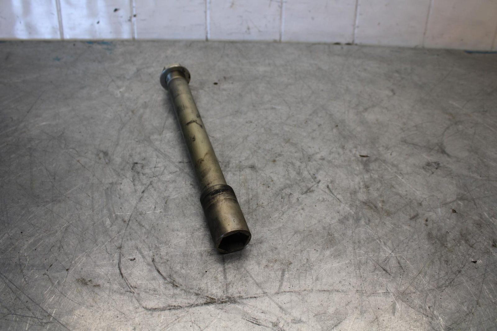 09-16 SUZUKI GSXR1000 FRONT WHEEL RIM AXLE PIVOT BOLT BB439