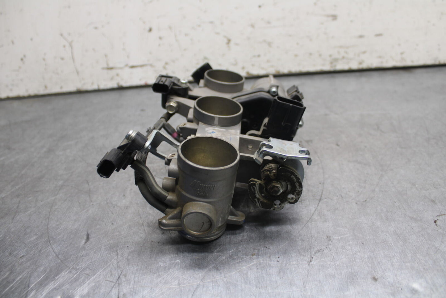 14-17 YAMAHA FZ09 MAIN FUEL INJECTORS / THROTTLE BODIES BB111
