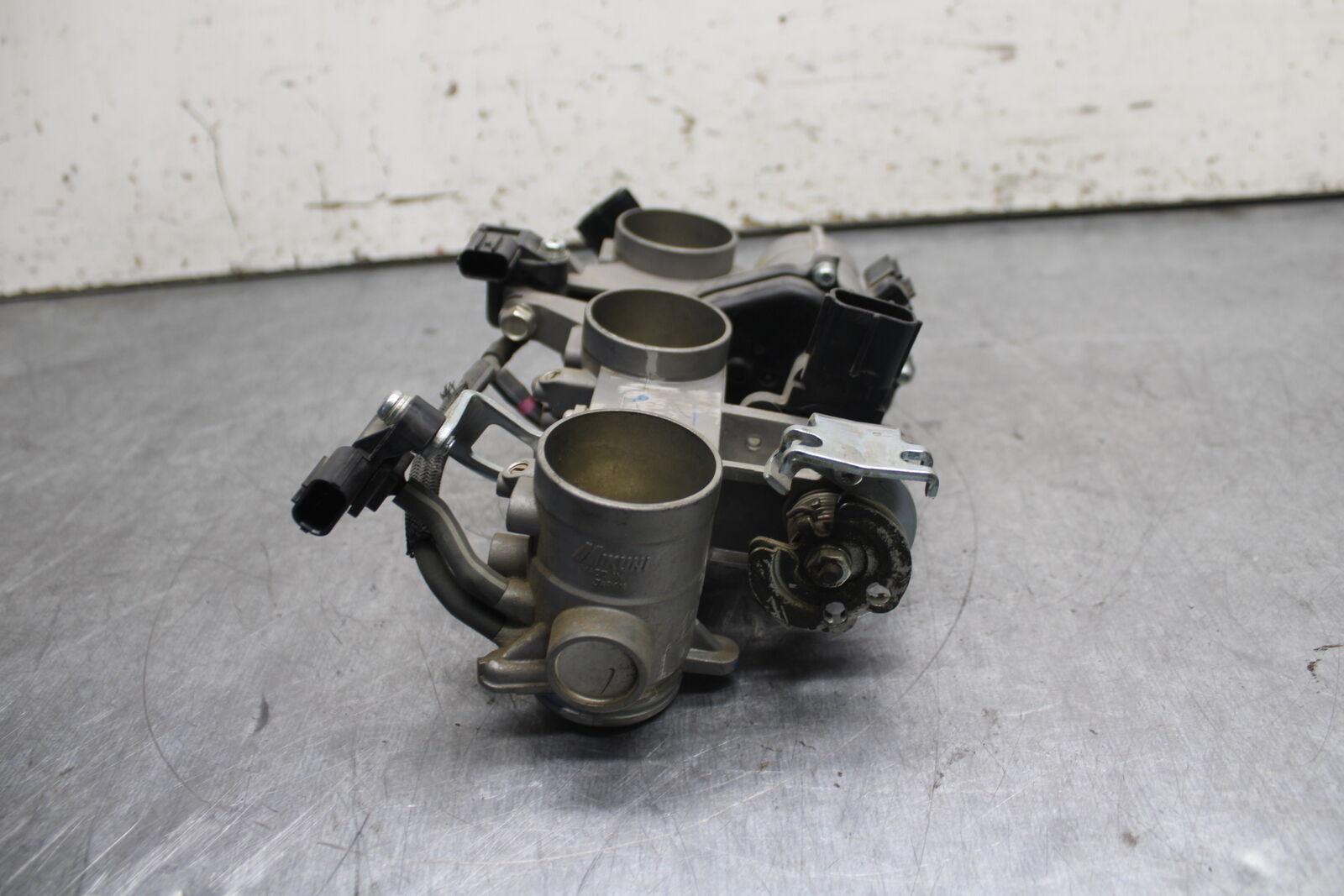 14-17 YAMAHA FZ09 MAIN FUEL INJECTORS / THROTTLE BODIES BB111