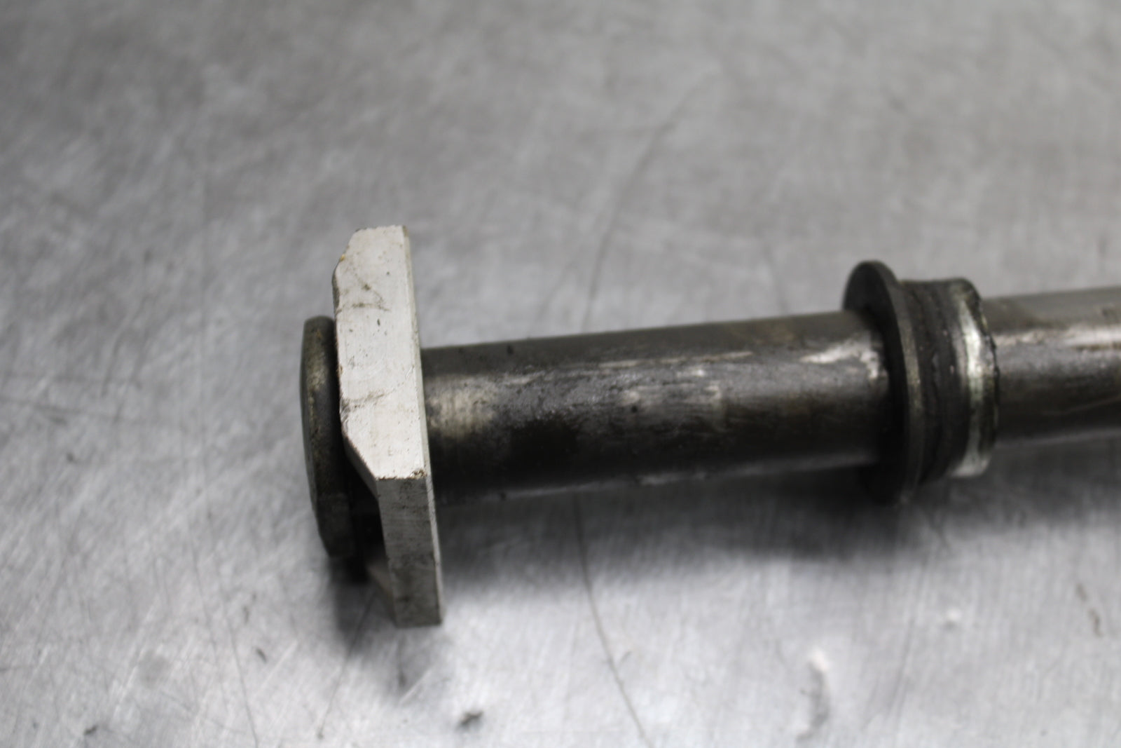 00-02 KAWASAKI NINJA ZX6R REAR AXLE BACK WHEEL RIM PIVOT BOLT AXEL BB750