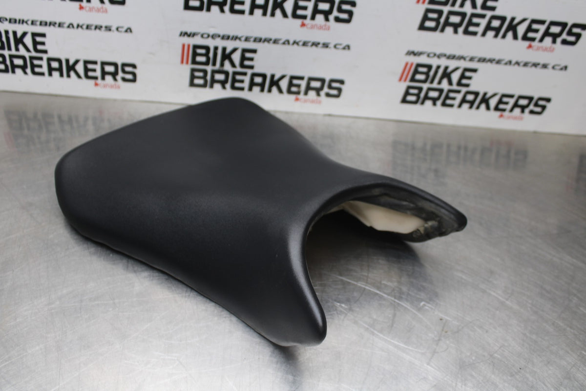 08-09 YAMAHA YZF R6S FRONT DRIVERS SEAT PAD SADDLE PILLION BB796